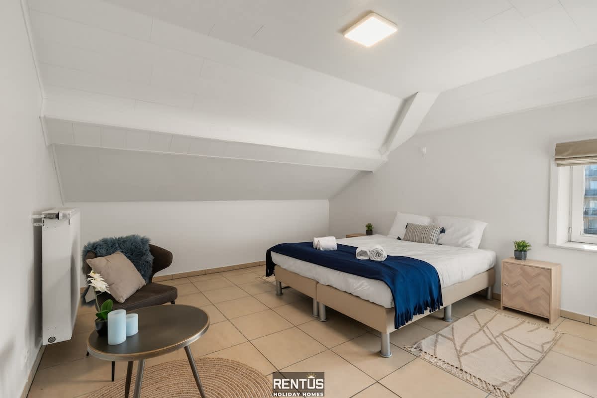 Esplanade promenade - Stay within walking distance of the beach