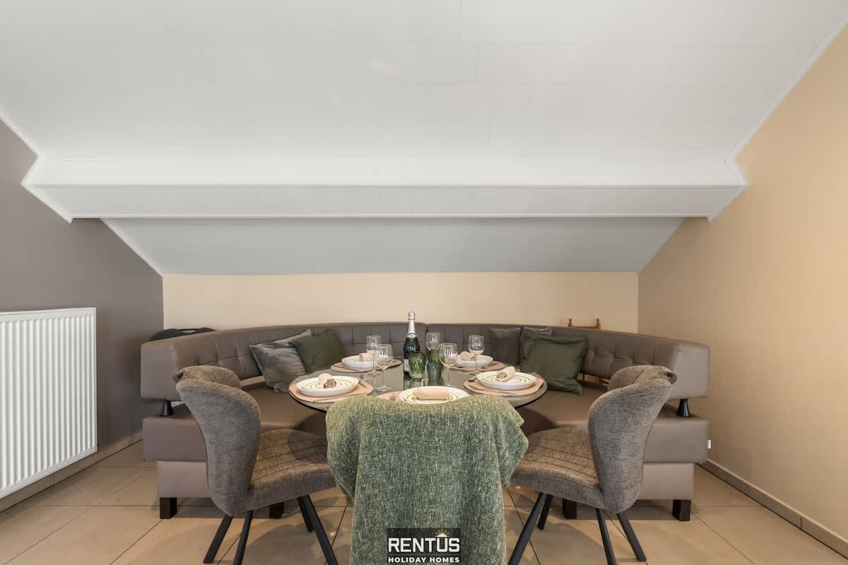 Esplanade promenade - Stay within walking distance of the beach